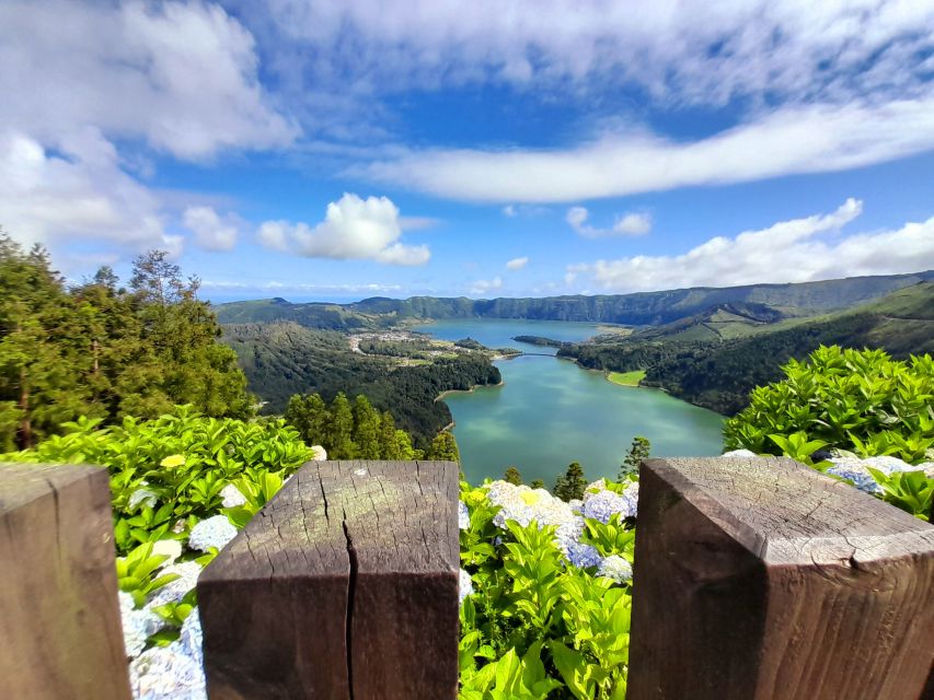 Ponta Delgada: Sete Cidades Volcano - Blue & Green Lake - Meeting Point