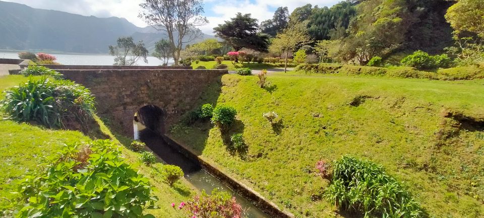 Ponta Delgada: Tour Sete Cidades Green & Blue Lakes - Overall Rating and Traveler Types