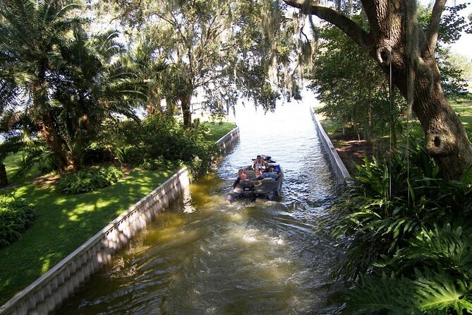 Pontoon Pub Crawl, 5 Lakeside Pubs and Restaurants Visit by Boat - Lakeside Pubs and Restaurants