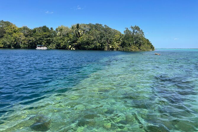 Pontoon Tour of the 7 Color Lagoon - Exploring the Pontoon Tour of the 7 Color Lagoon in Bacalar