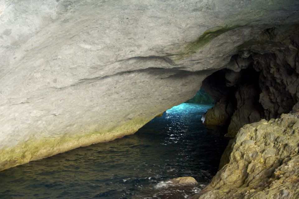 Ponza Island 5-Hour Boat Tour - Scenic Rocky Beaches