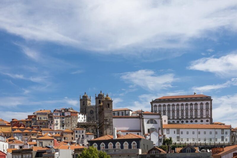 Port: Photo sessions in the city of Porto for groups or individuals. - Key Points