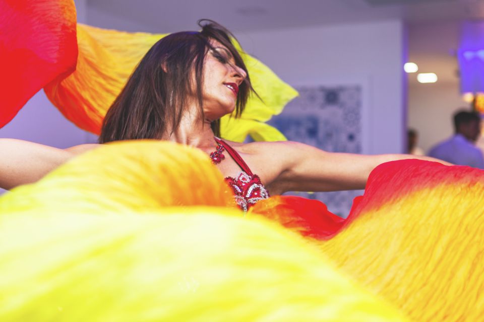 Portimão: Arabian Night Dance Show With Tapas and Wine - Entertainment