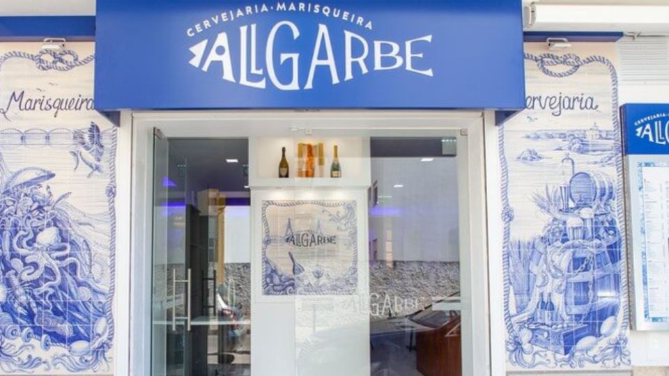 Portimão: Arabian Night Dance Show With Tapas and Wine - Highlights