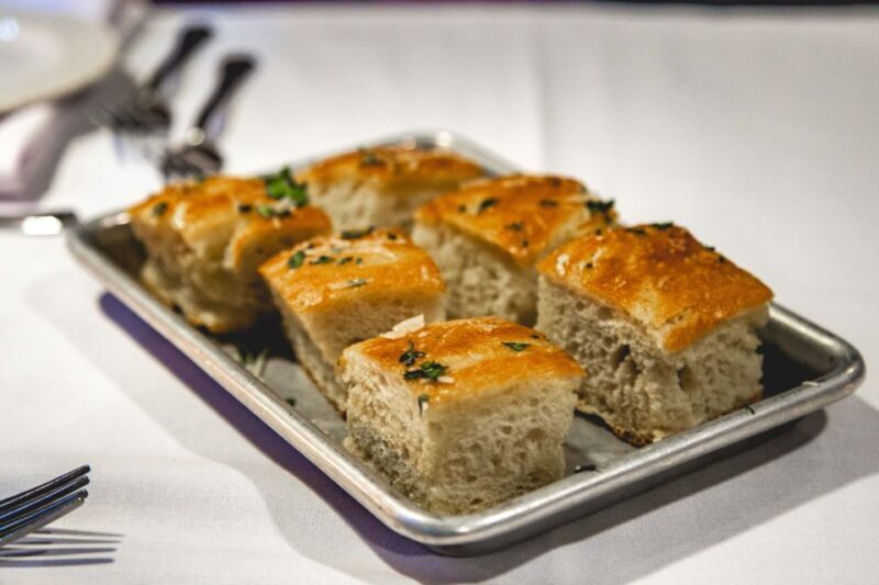 Portland: 2-hour Lunch Cruise on the Willamette River - Entertainment and Atmosphere