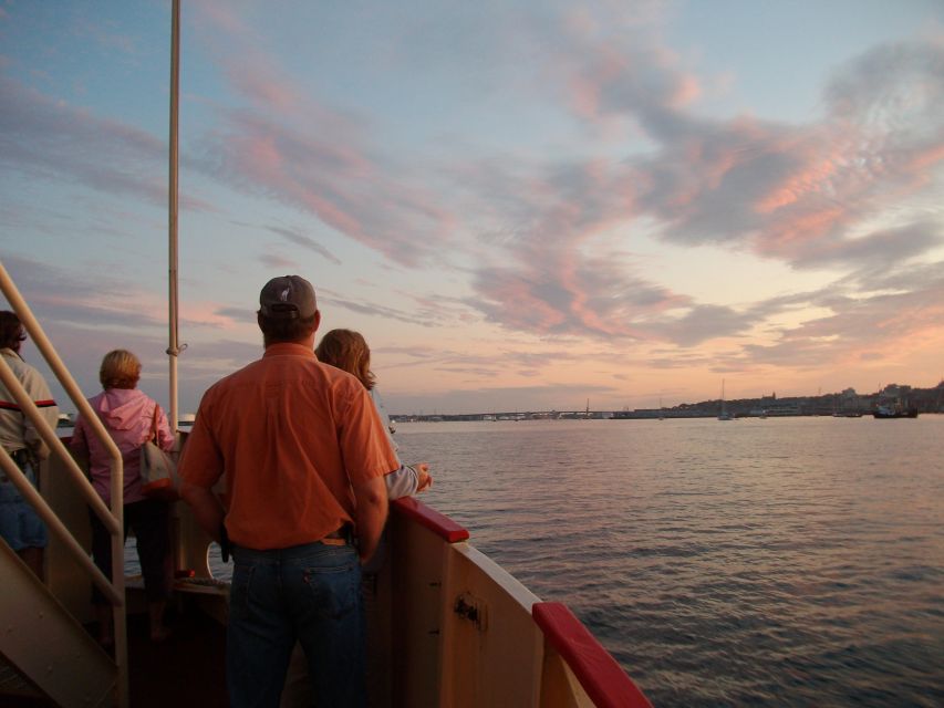 Portland: Casco Bay Sunset and Lighthouse Cruise - Capturing Iconic Lighthouses