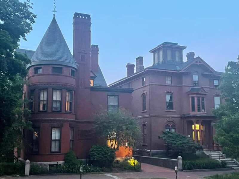 Portland: Ghost Walk - Beneath the Streets: Underground Tunnels