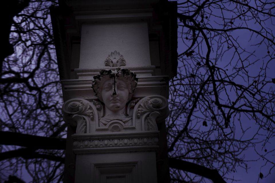 Portland: Ghosts, Poltergeists, and Psychopaths Walking Tour - Paranormal Experiences at Haunted Hotel
