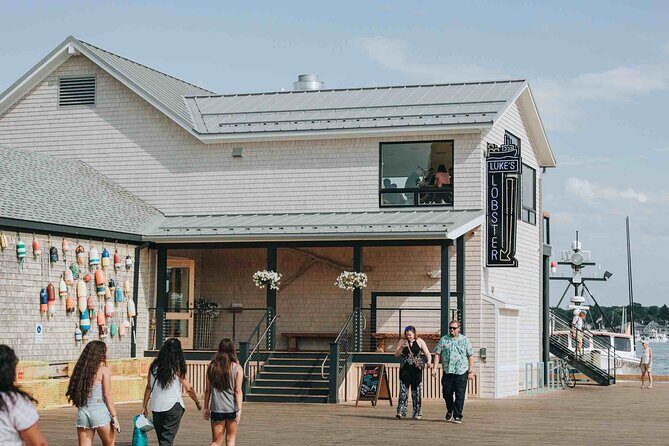 PortlandLobsterRollWalkingFoodTour WaterfrontStories - The Sum Up