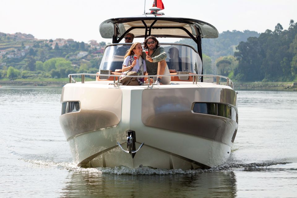 Porto: 2h SUNSET Private Luxury Yacht in the Douro - Celebrating the Sunset in Style