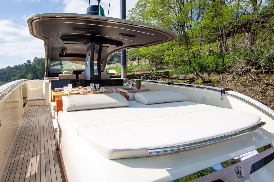 Porto: 2h SUNSET Private Luxury Yacht in the Douro - Starting Point on the Douro River