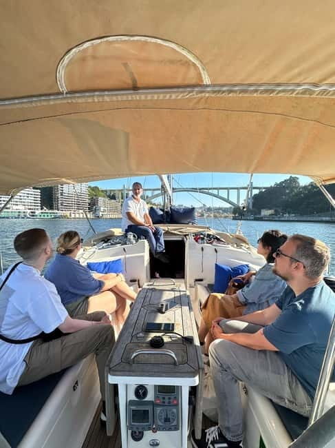 Porto 4H: Charm cruise, wine tasting and vintage van tour - Key Points