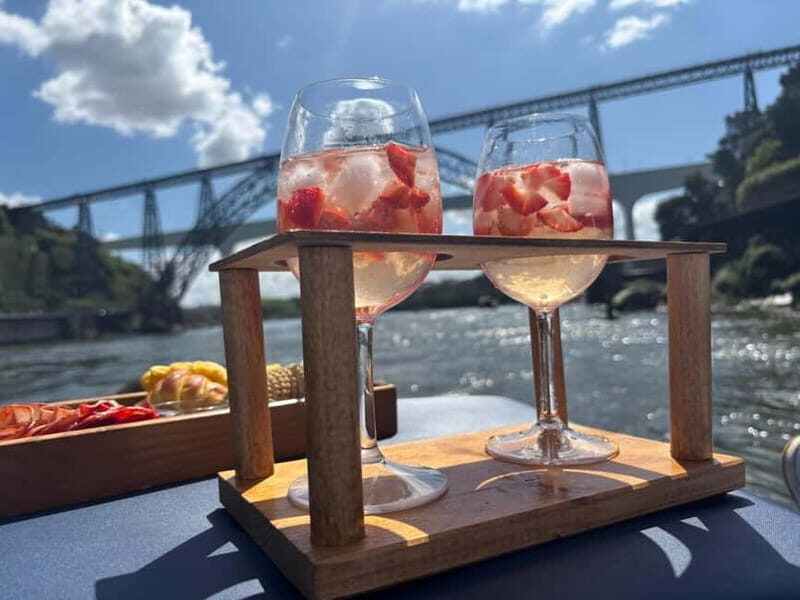 Porto: 6 Bridges and Sunset Boat Cruise with Welcome Drink - Key Points