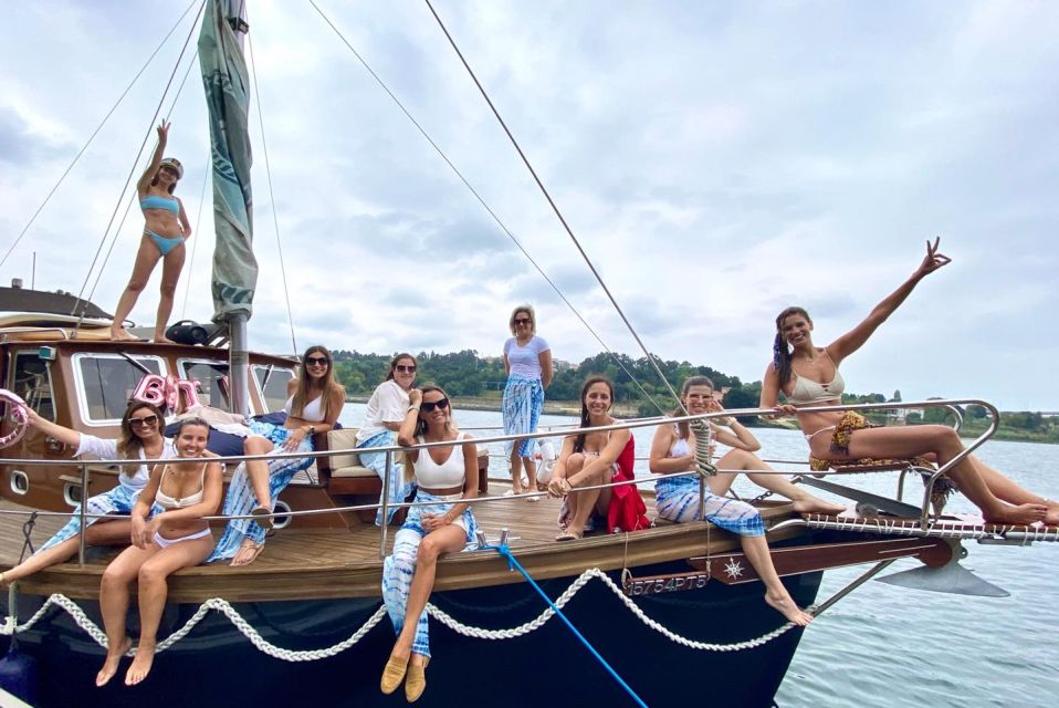 Porto: 6 Bridges of Douro Classic Boat Tour - Group Size Limit
