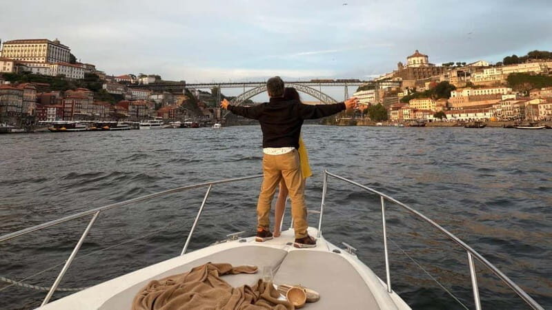 Porto: 6 Bridges Yacht Cruise with Wine & Snacks - What to Expect on the Porto: 6 Bridges Yacht Cruise