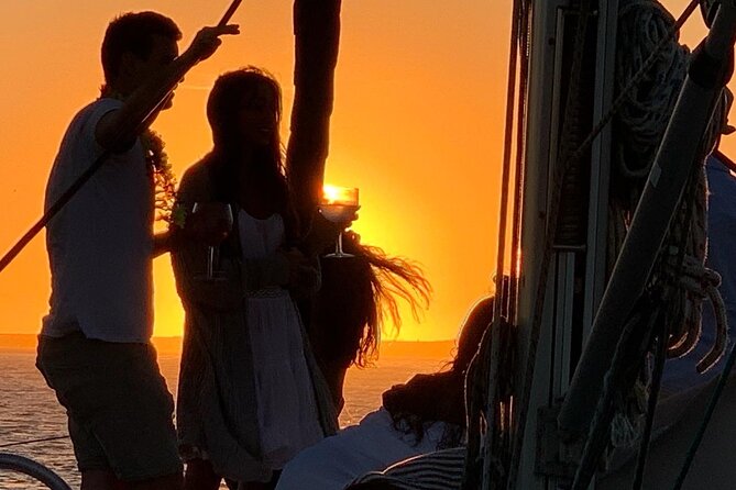 Porto: Boat Tour by the Douro River With Wine and Tapas Included - Accessibility and Transportation