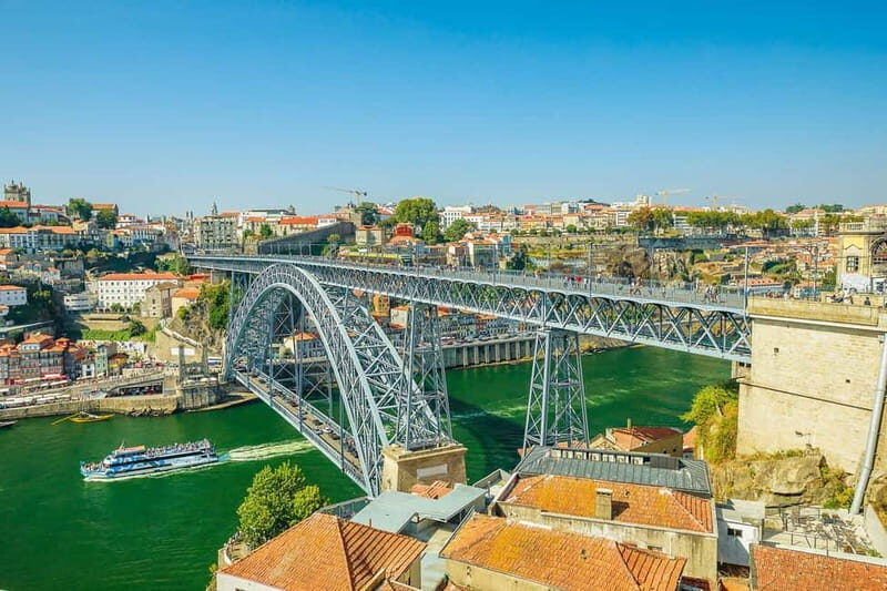 Porto: Bus Ride to Régua and Boat Ride to Porto - An In-Depth Look at the Douro Valley Journey