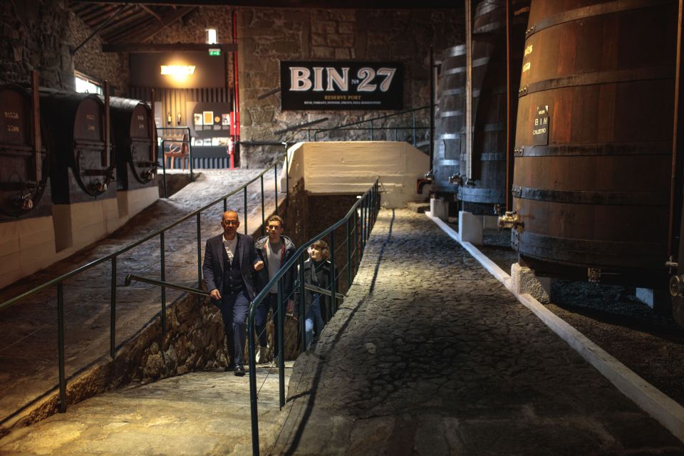 Porto: Cellar Tour, Dinner & Fado Show at Fonseca - Portuguese White and Red Wine
