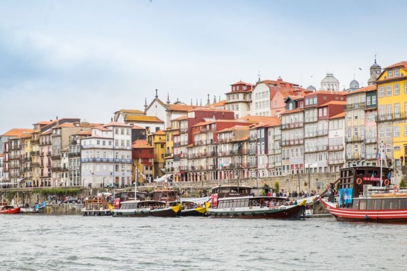 Porto: City Train Tour, River Cruise & Wine Cellar - Sightseeing on the City Train