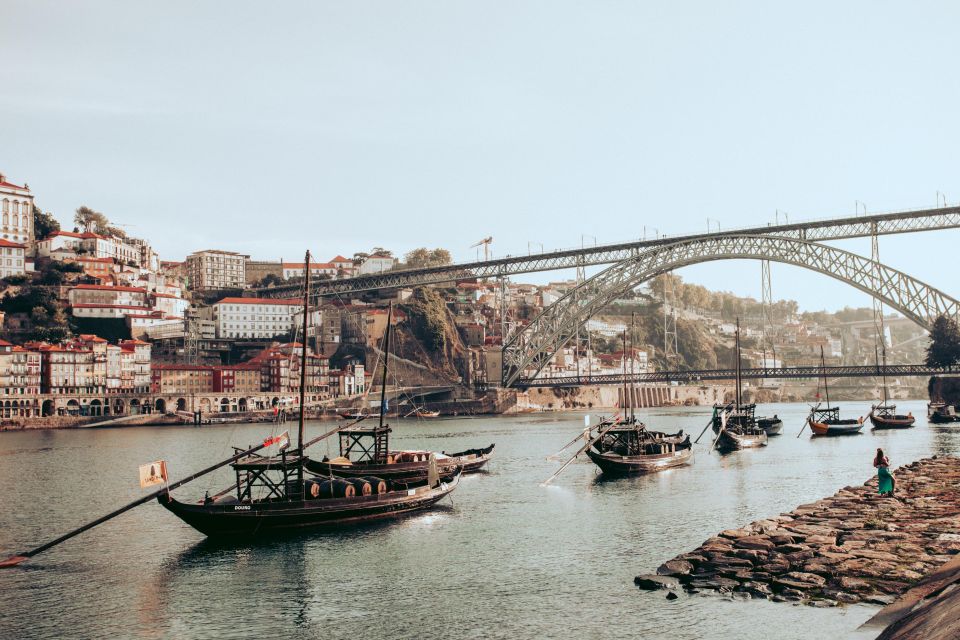 Porto: Couple Photo Session in Old Foz - Professional Photographer Expertise