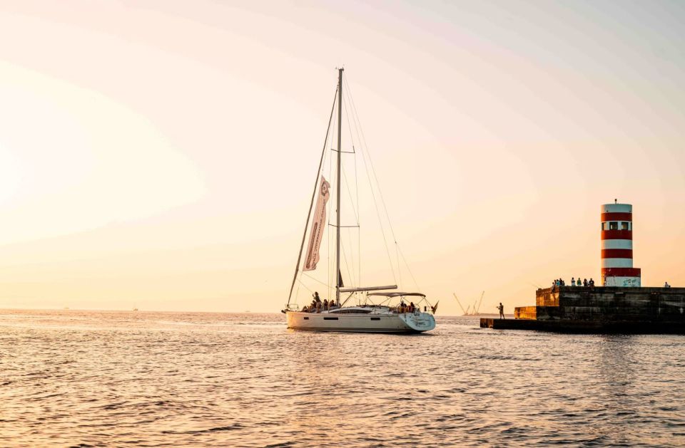 Porto: Daytime or Sunset Douro River Sightseeing Cruise - Arriving at the Marina