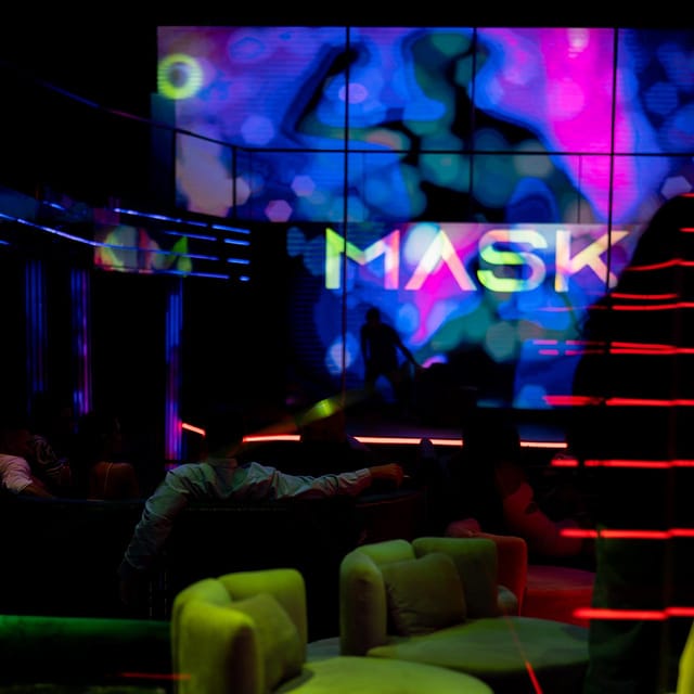 Porto: Dinner with Cabaret & Pole Shows - How It Compares