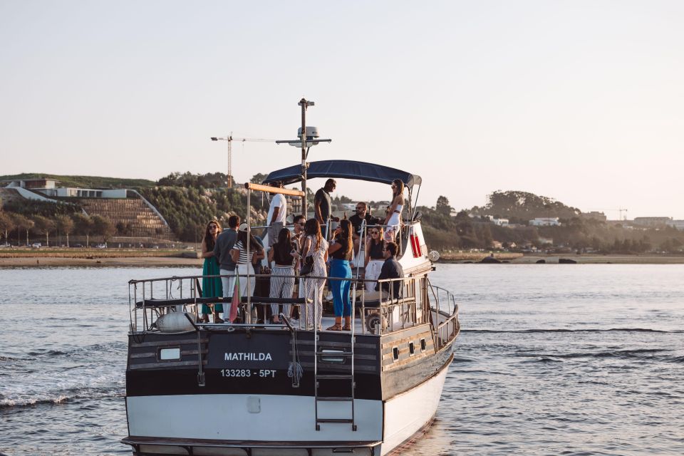 Porto: Exclusive Bachelor Party at Classic Boat Cruise 3H - Bachelor Party Celebration
