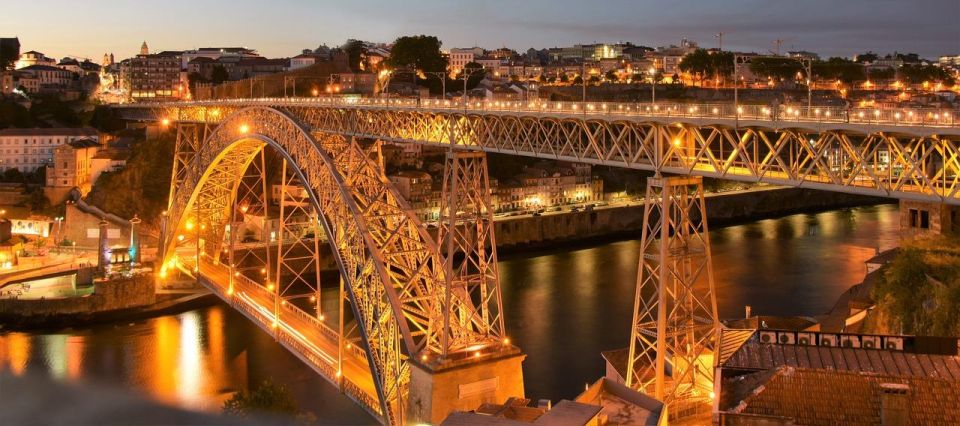Porto Fado Night Show + Dinner - Meeting Point Location