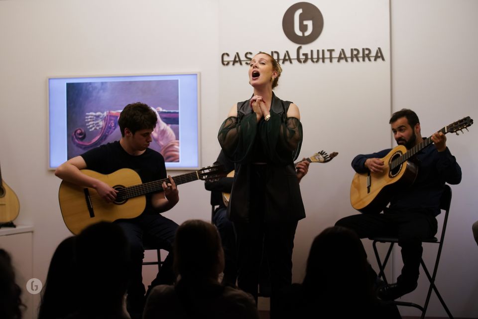 Porto: Fado Show With Port Wine - Fado Music Experience