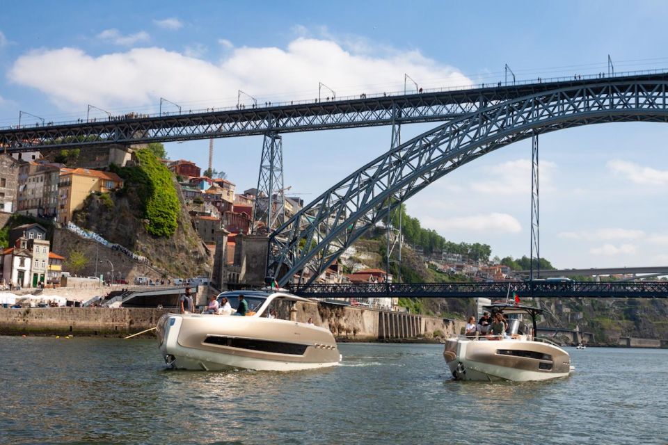 Porto: FULLDAY Private Luxury Yacht in the Douro - Catering and Beverages