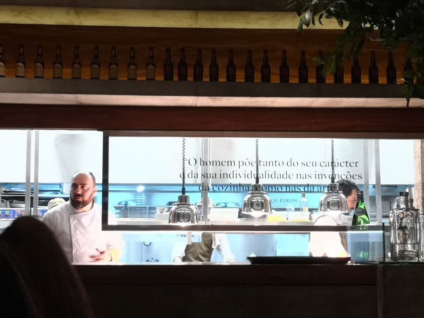 Porto Gourmet Guided Food Tour and Wine - Group Size and Languages