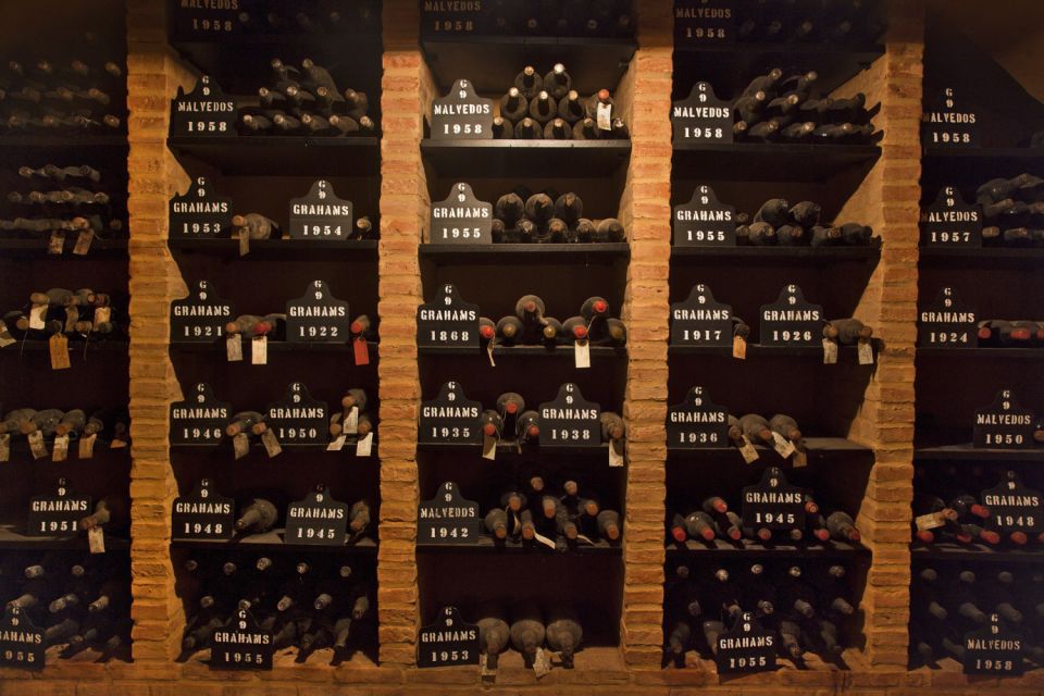Porto: Grahams Port Lodge Tour & Vintage Room Wine Tasting - Meeting Point