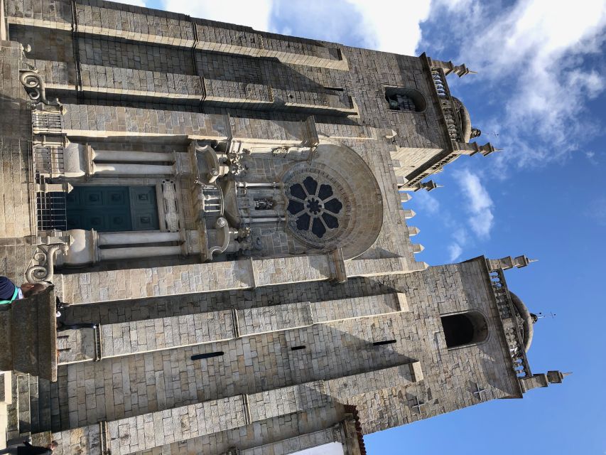 Porto: Guided City Walking Tour & Port Wine Cellar - Getting to the Meeting Point