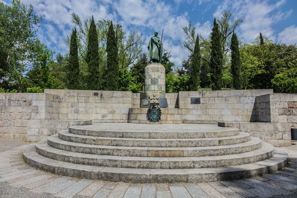 Porto: Guimarães & Braga Tour With Entry Tickets and Lunch - Historical Significance of Guimarães
