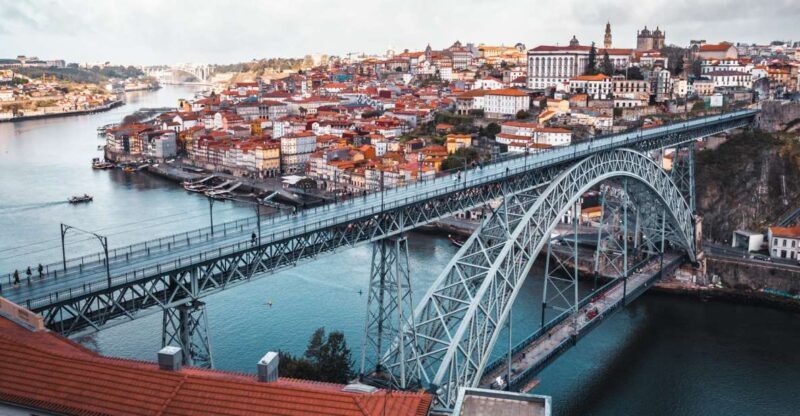 Porto: Half-Day Walking Photo Tour & Portraits - Key Points