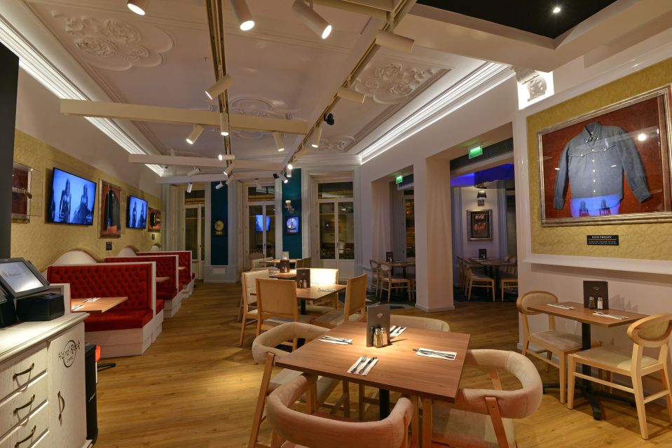 Porto: Hard Rock Cafe Skip-The-Line With Set Menu - Centrally Located in Downtown Porto