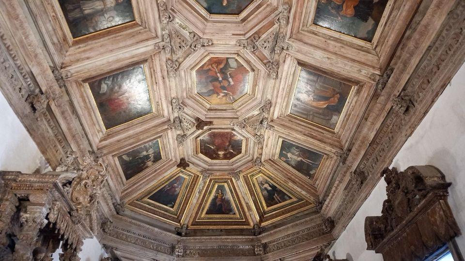 Porto Historic Centre: Private Walking Tour & Cathedral - Casa Do Infante Inclusion
