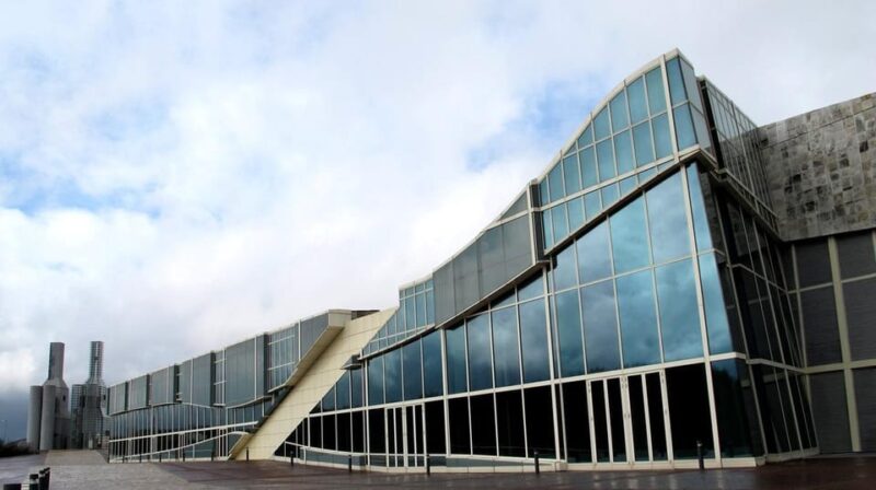 Porto: Private & Customizable Trip to Santiago De Compostela - Exploring Santiago De Compostelas Old Town
