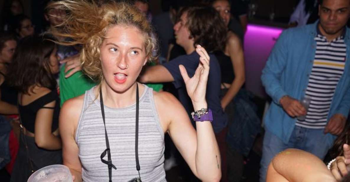 Porto: PubCrawl with 6 Drinks+VIP Club Entry - Key Points