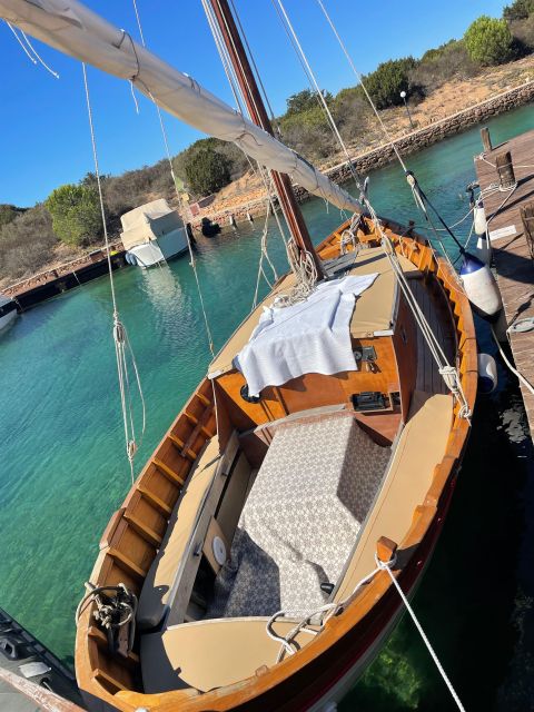Porto San Paolo: Tavolara & Molara Vintage Cruise With Lunch - Isola Piana
