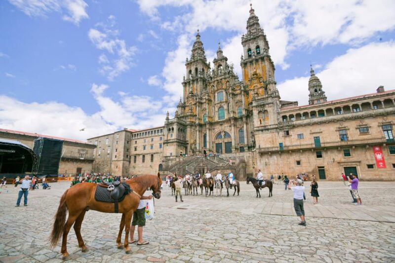 Porto: Santiago De Compostela and Valença Do Minho Day Tour - Itinerary Details