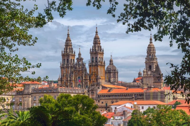 Porto: Santiago De Compostela and Valença Do Minho Day Tour - Explore Santiago De Compostela