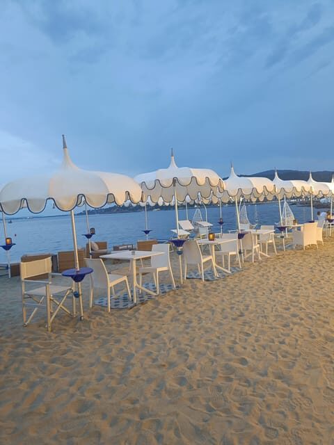 Porto Santo Stefano: La Caletta beach club - Cocktails under the umbrella - The Cocktails and Beach Bar Experience