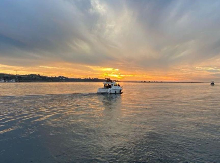 Porto: Sunset Boat Trip With Welcome Drink - Itinerary