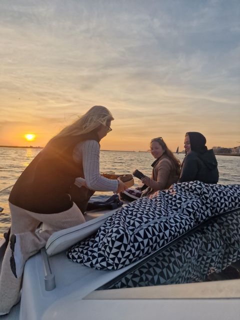 Porto: Sunset Boat Trip With Welcome Drink - Important Information