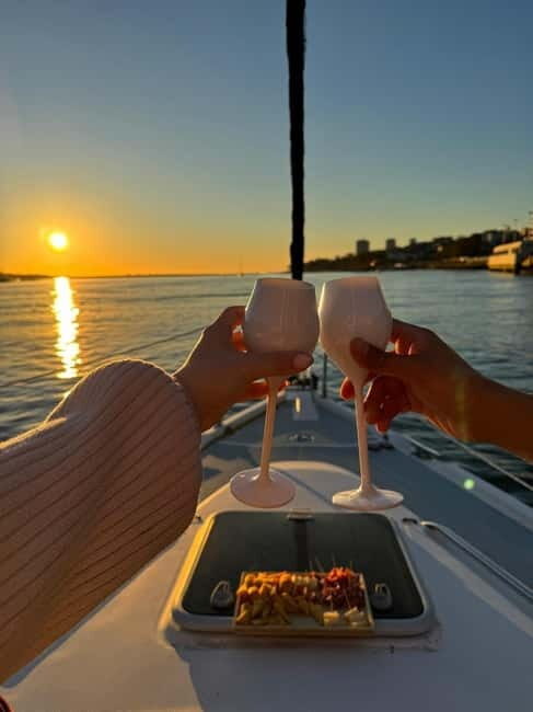 Porto Sunset: Sailboat Tour with Welcome Drink and snacks - Starting Point and Itinerary Breakdown
