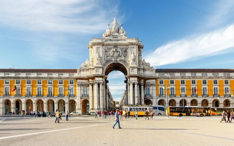Porto to Lisbon with Aveiro-Coimbra-Fátima-Nazaré-Óbidos - Exploring Each Stop: What to Expect