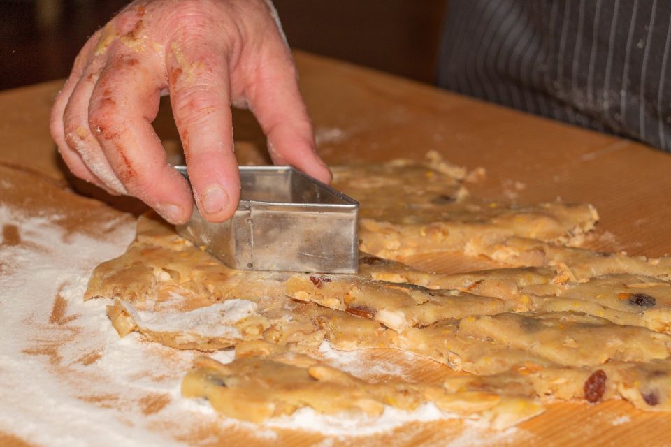 Porto Torres: Sardinian Sweets Cooking Class With Tastings - Welcome Breakfast