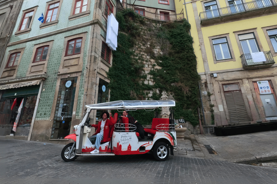 Porto Tour: A tour, a thousand stories in Tuk Tuk - 3h - Key Points