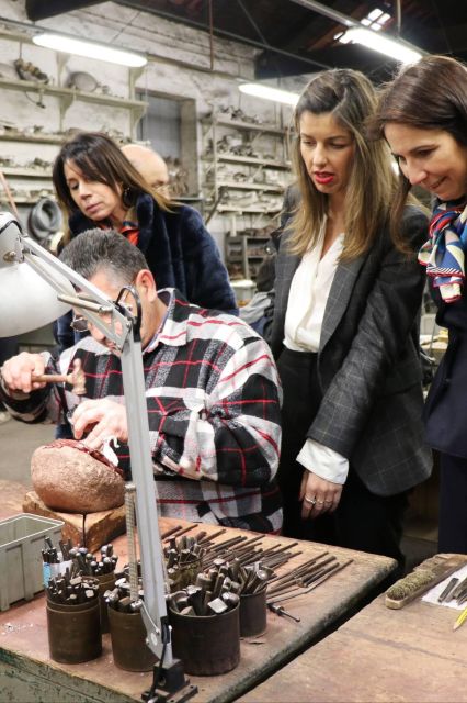 Porto: Tour to the World of Silver in a Century-Old Workshop - Workshop Interaction